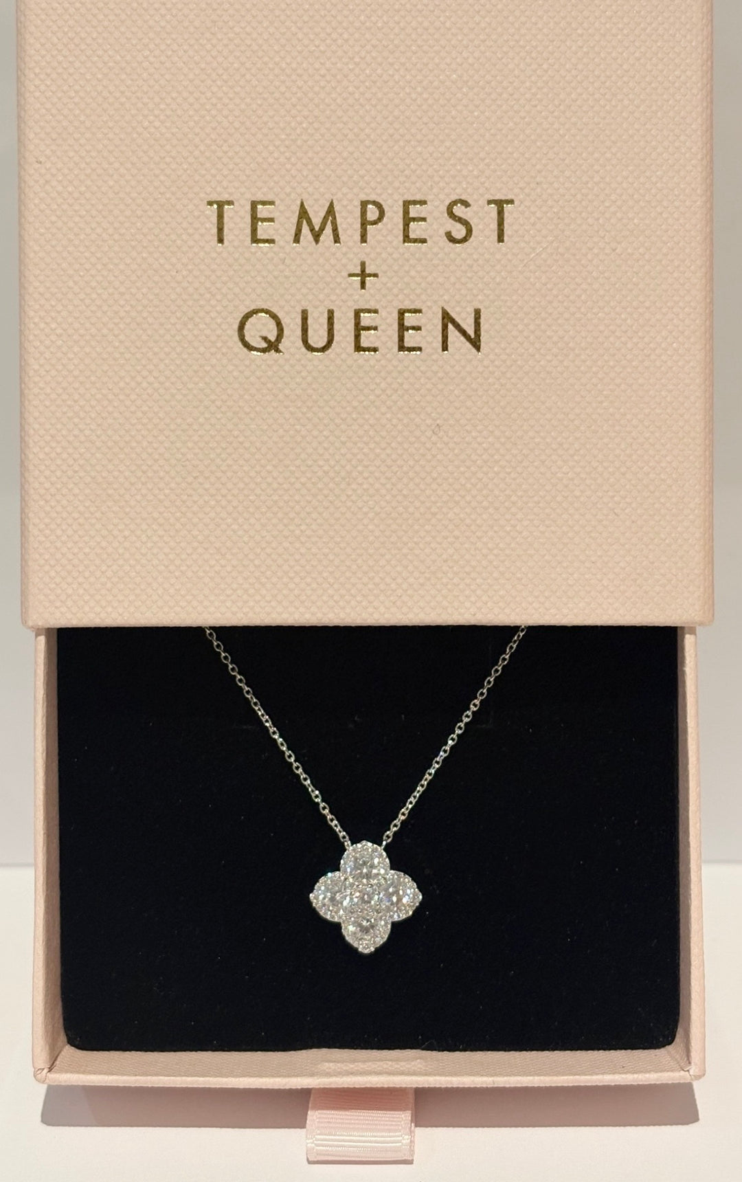 Aria sparkle clover necklace